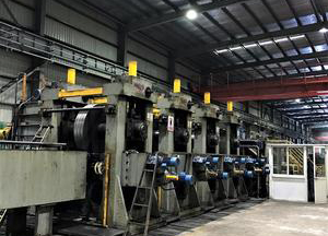 方矩管車(chē)間-精整排輥